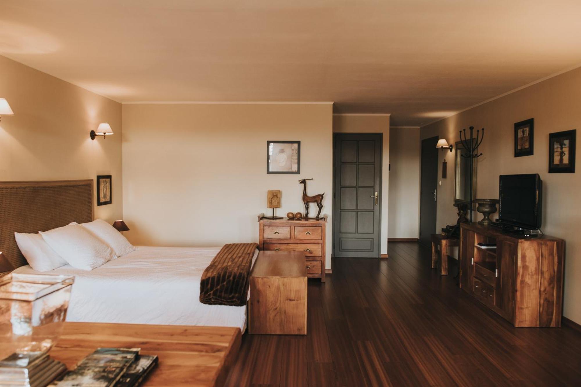 Logis Hotel-Restaurant - Le Moulin D'Artres Bagian luar foto