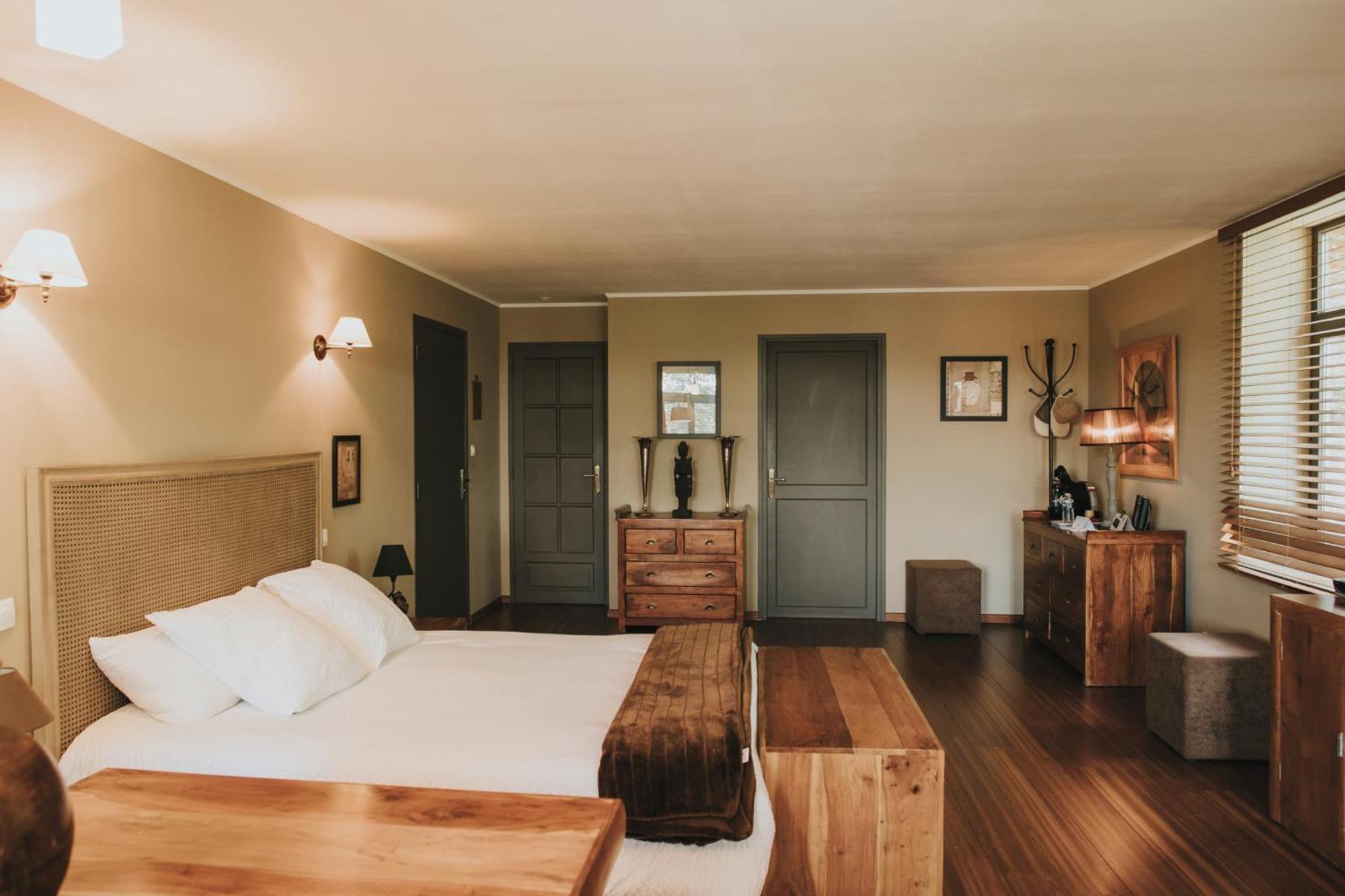 Logis Hotel-Restaurant - Le Moulin D'Artres Bagian luar foto