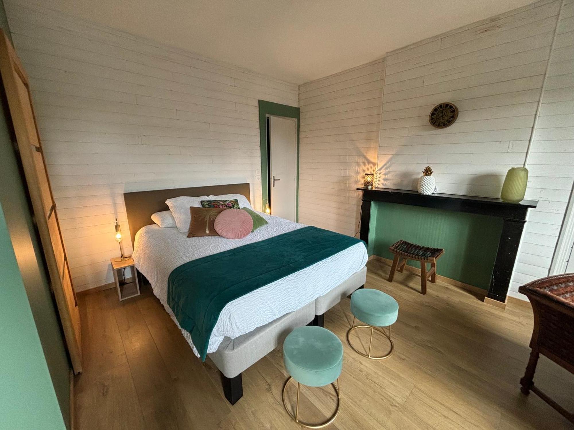 Logis Hotel-Restaurant - Le Moulin D'Artres Bagian luar foto
