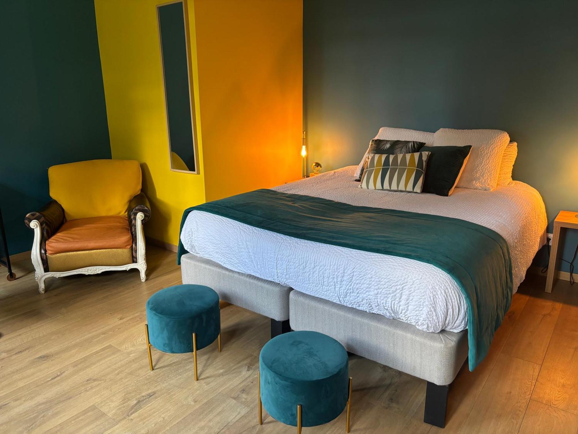 Logis Hotel-Restaurant - Le Moulin D'Artres Bagian luar foto