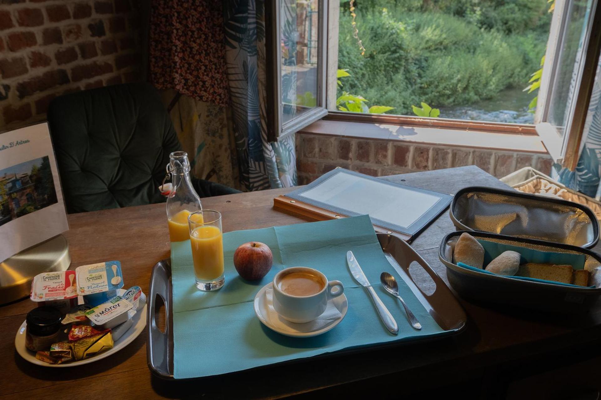 Logis Hotel-Restaurant - Le Moulin D'Artres Bagian luar foto